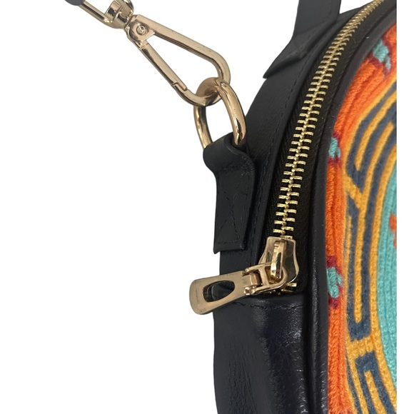 Round messenger, Wayuu Crossbody/ shoulder bag, Adjustable strap. - Picture 5 of 14